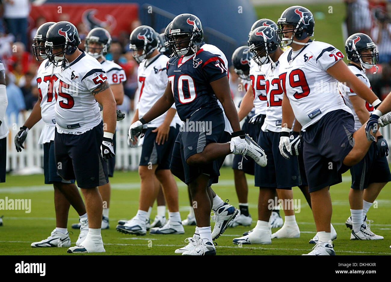 Luglio 31, 2009 - Houston, Texas, Stati Uniti d'America - 31 Luglio 2009: Il 2009 Houston Texans passa attraverso esercizi di stretching durante il team della prima giornata di training camp tenuto presso i Texans training facility. (Credito Immagine: © Southcreek globale/ZUMApress.com) Foto Stock