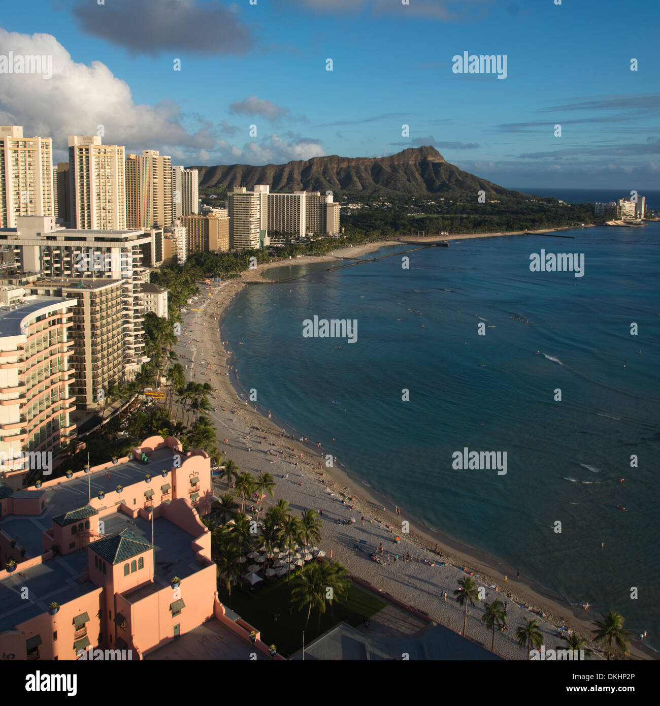 Edifici a fronte spiaggia, Waikiki, Honolulu Oahu, Hawaii, STATI UNITI D'AMERICA Foto Stock