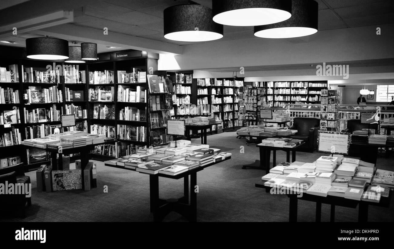 Interno della Waterstones bookshop. Book shop interno UK. Bookshop interno UK. Bookshop UK. Foto Stock