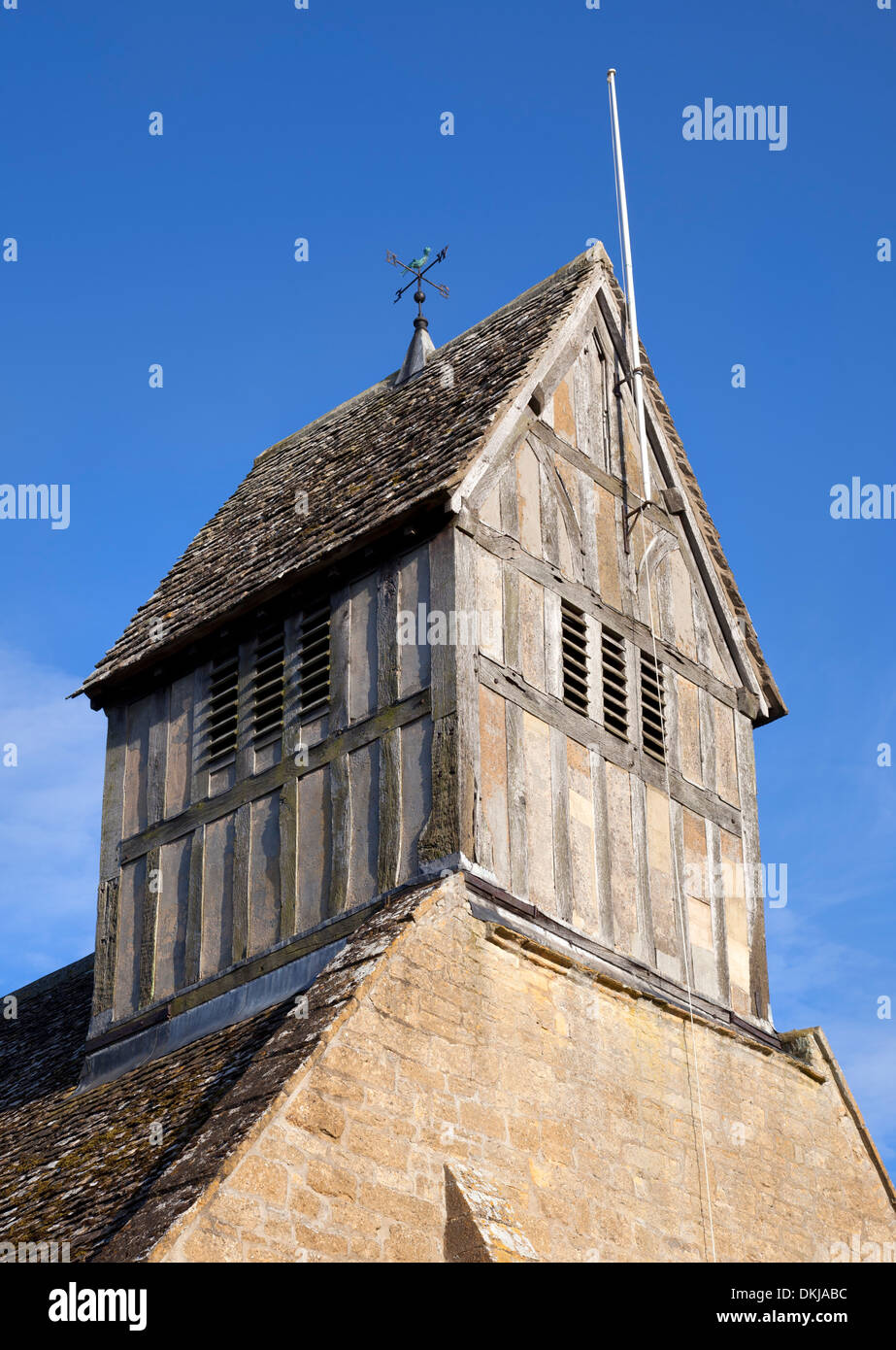 Inglese in legno chiesa torre campanaria, Long Marston Chiesa, Warwickshire, Inghilterra. Foto Stock