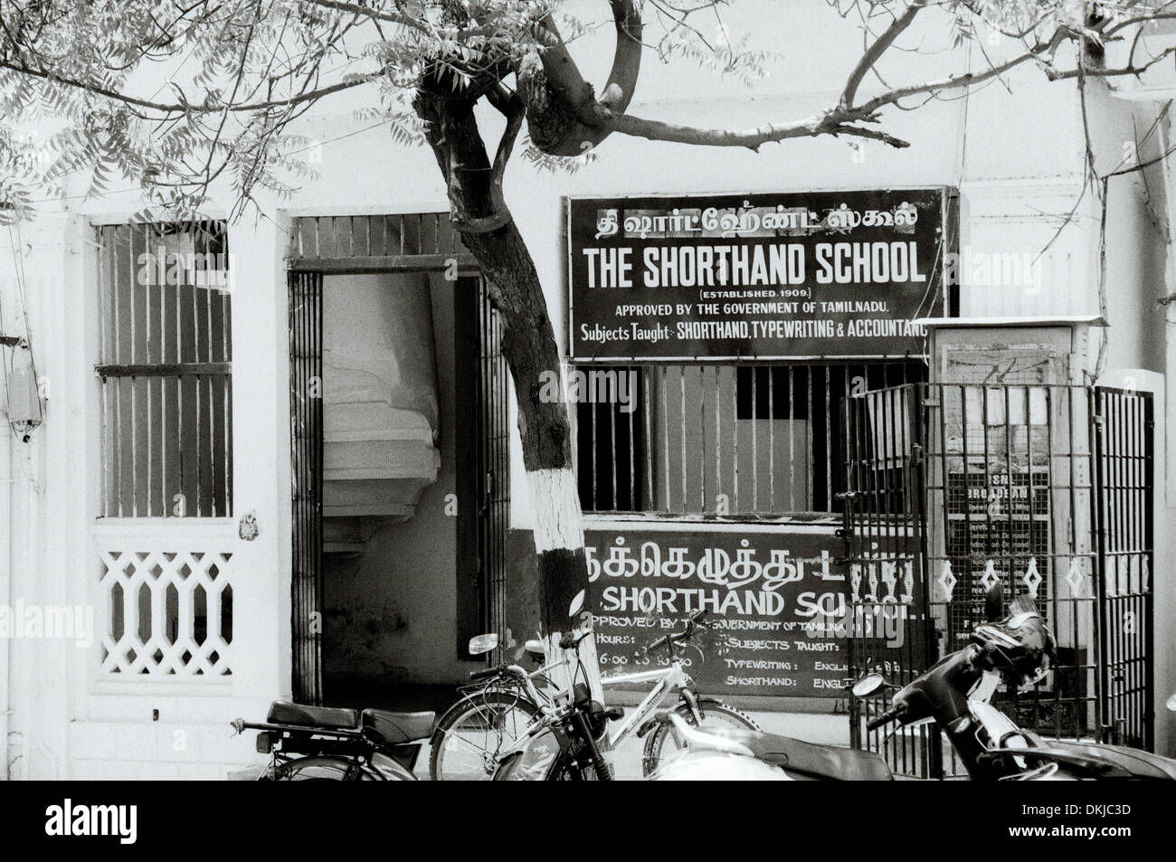 Fotografia di viaggio - Scene di strada di una scuola di stenografia in Chennai Madras in Tamil Nadu in India in Asia del Sud. Reportage documentario Business Foto Stock