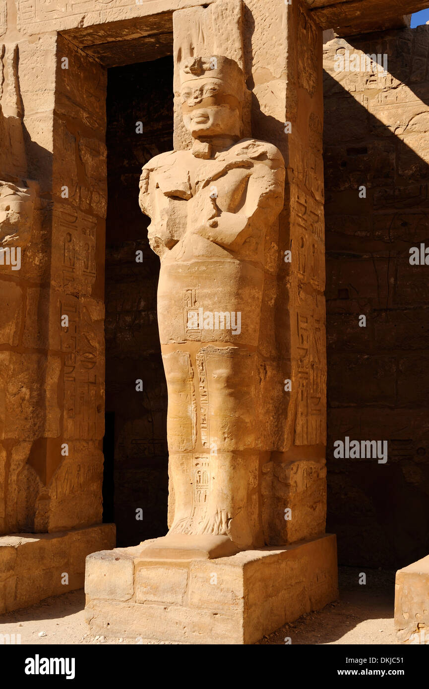 Osiride Statua di Ramesse III in Corte di Ramesse III - Tempio di Karnak Luxor Egitto Foto Stock