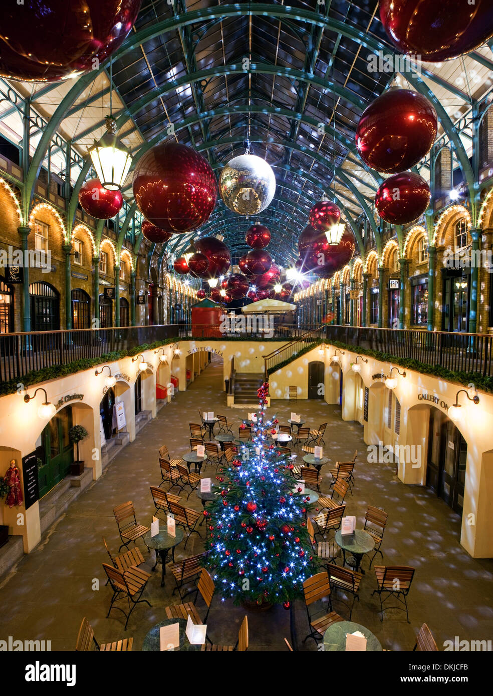 Il Covent Garden decorazioni di Natale, Londra. Foto Stock