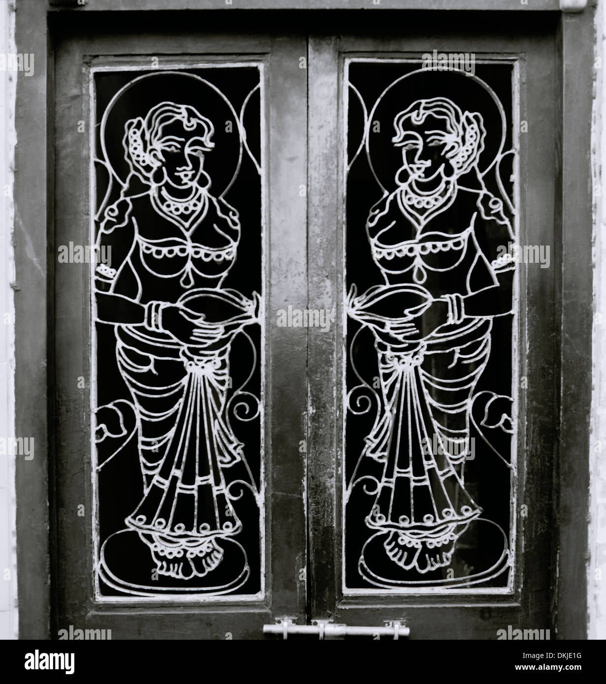 Portale ornato a Chennai Madras in Tamil Nadu, nell India orientale in Asia del Sud. Decorazione decorativi porte porte casa Uomo Donna Storia dell Arte Travel Foto Stock