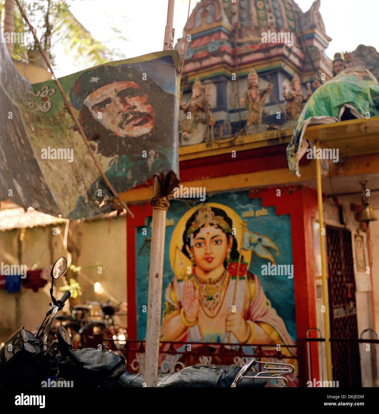 Che Guevara e divinità Indù a Chennai Madras in Tamil Nadu, nell India orientale in Asia del Sud. Tempio della cultura storia Dio indiano stile di vita Vita Arte Viaggi Foto Stock