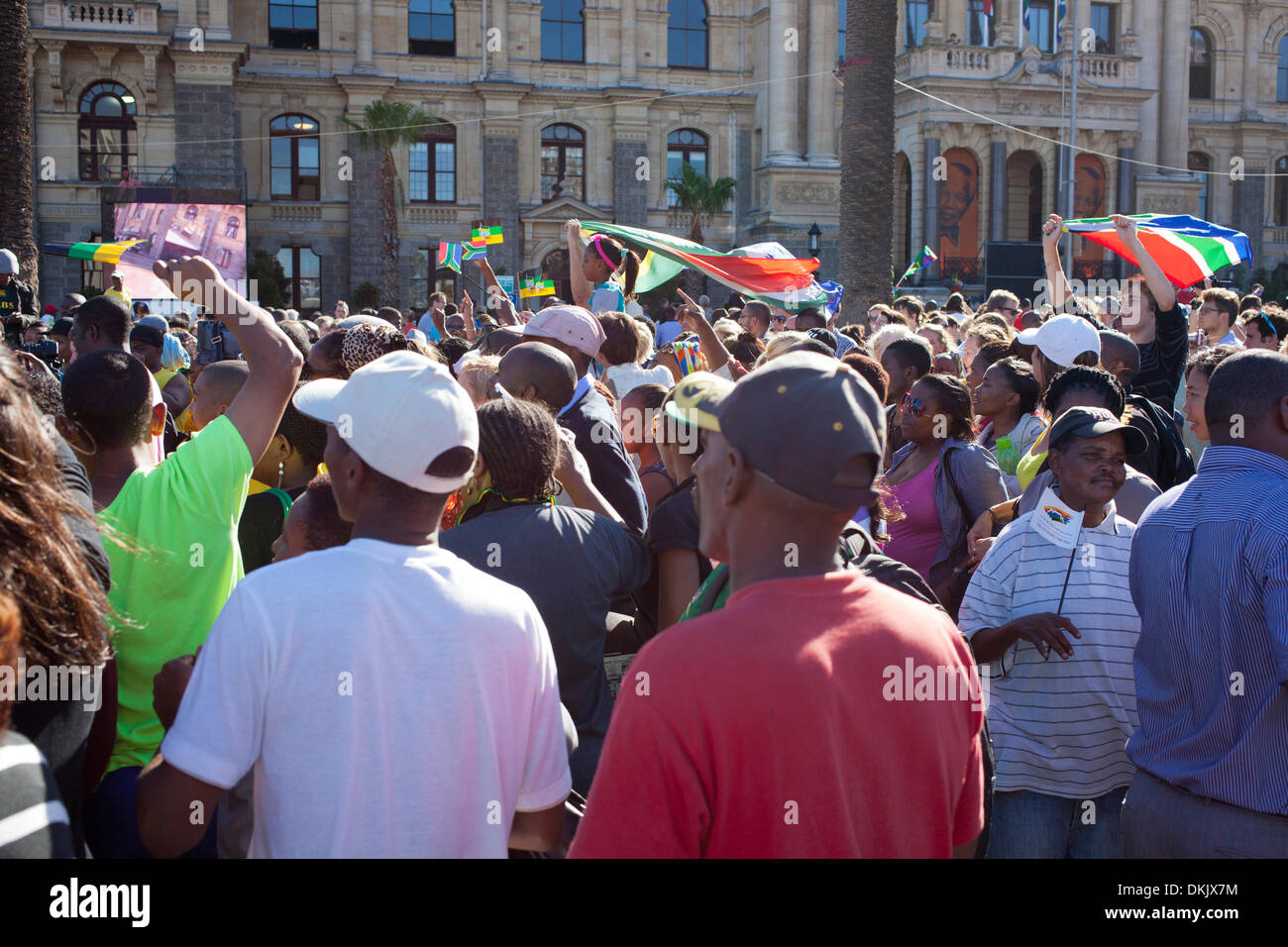 I sudafricani si sono riuniti presso la Grand Parade, Cape Town a 5pm questo pomeriggio per dire addio alla fine Nelson Mandela. Foto Stock