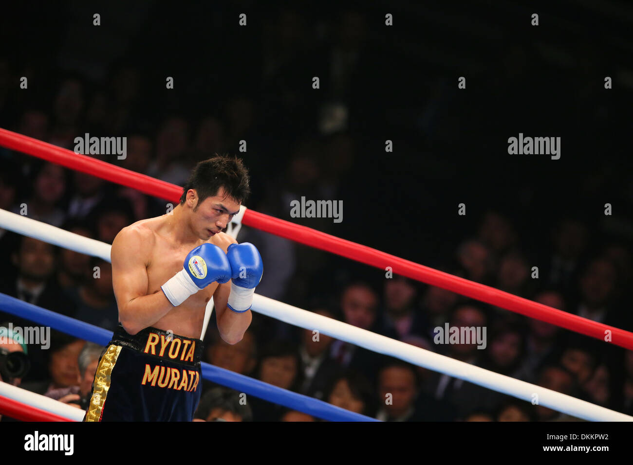 Tokyo, Giappone. 6 dicembre, 2013. Ryota Murata (JPN) Boxe : 8R medio peso bout tra Ryota Murata - Dave Peterson al Ryogoku Kokugikan a Tokyo in Giappone . Credito: AFLO SPORT/Alamy Live News Foto Stock