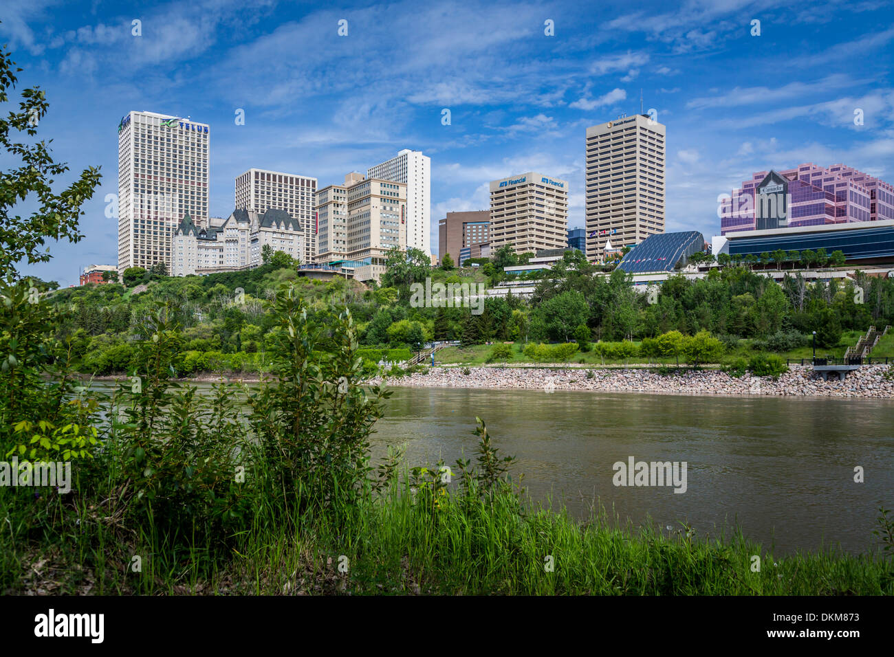 Lo skyline della città e il Nord del Fiume Saskatchewan in Edmonton, Alberta, Canada. Foto Stock