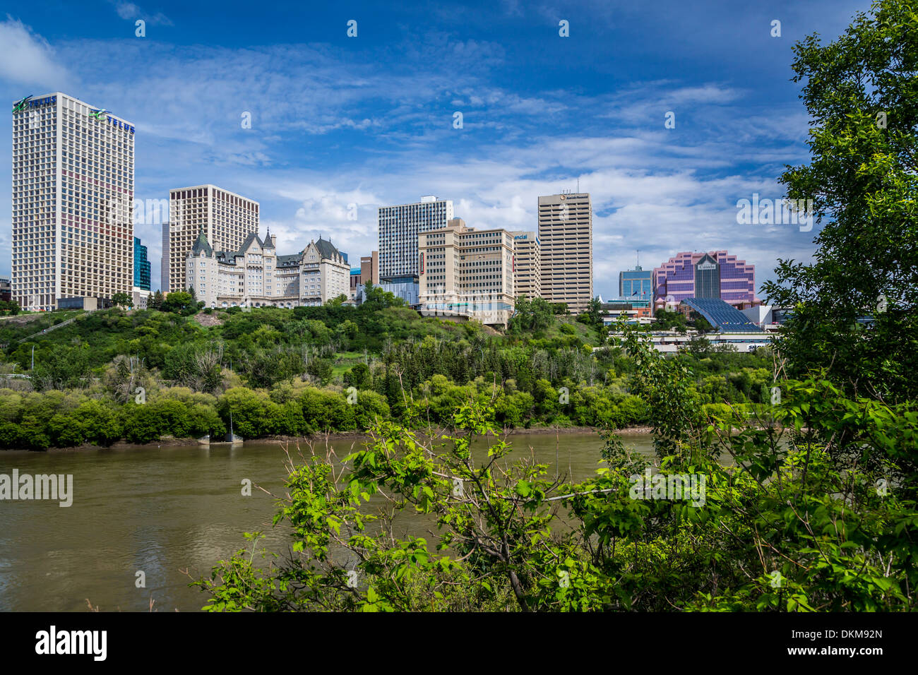 Lo skyline della città e il Nord del Fiume Saskatchewan in Edmonton, Alberta, Canada. Foto Stock