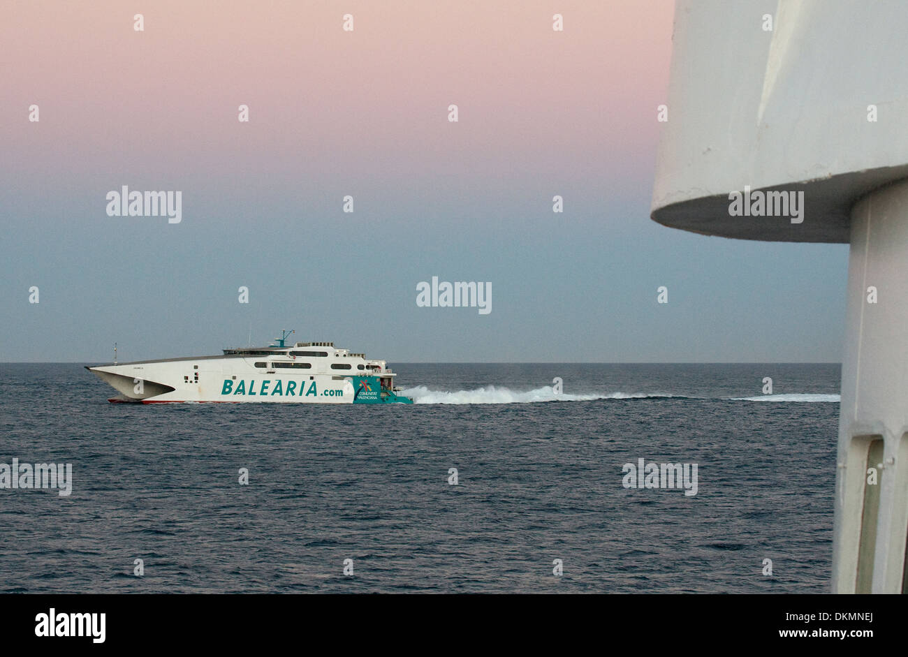 Il traghetto veloce HSC Jaume III nello Stretto di Gibilterra. Foto Stock