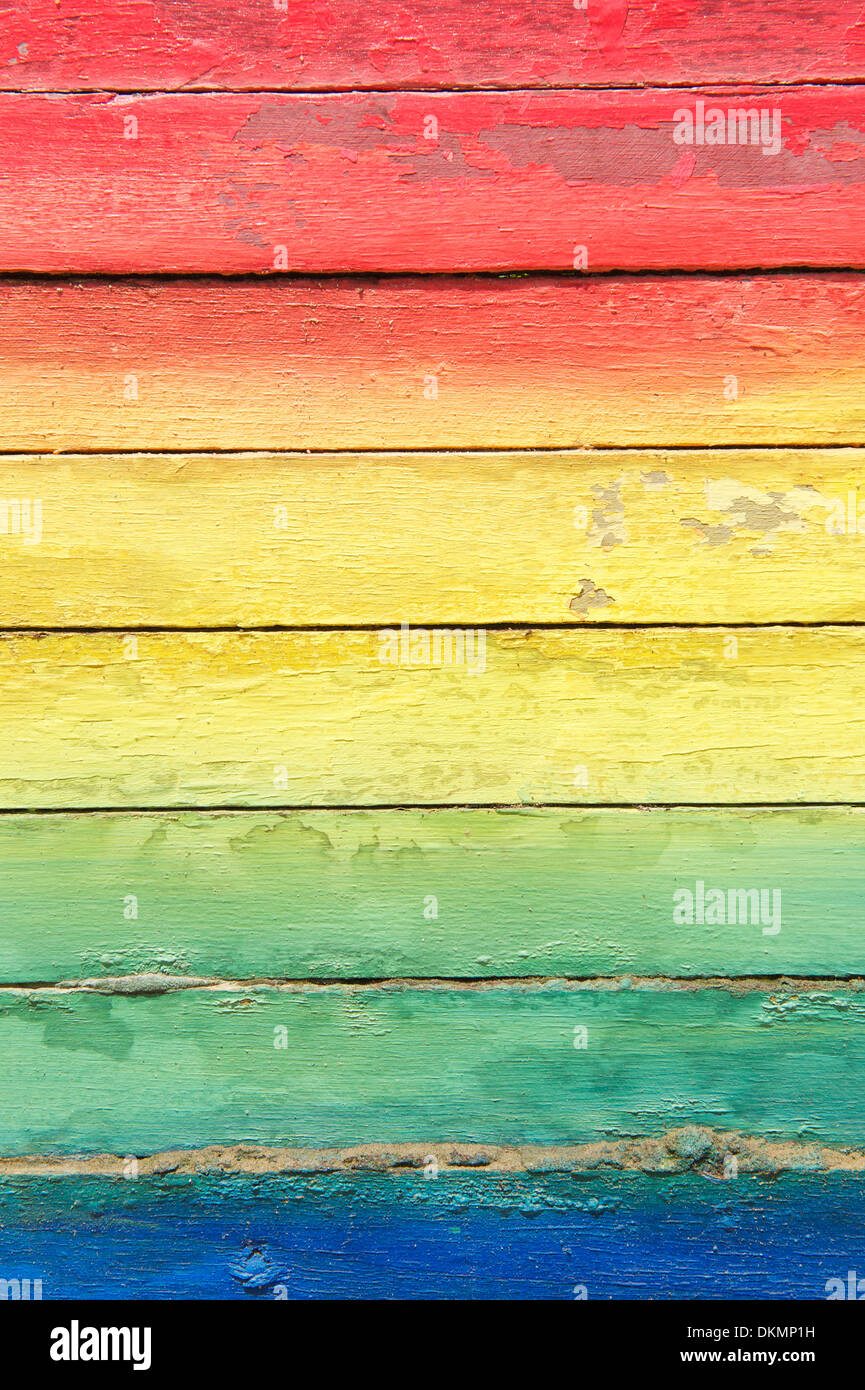 Colori arcobaleno dipinta su stecche di legno stagionato in Brasile Jericoacoara Foto Stock