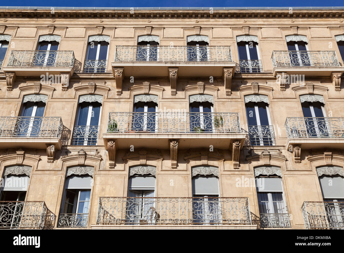 Facciata di un appartamento storico edificio in Avignon,Francia Foto Stock