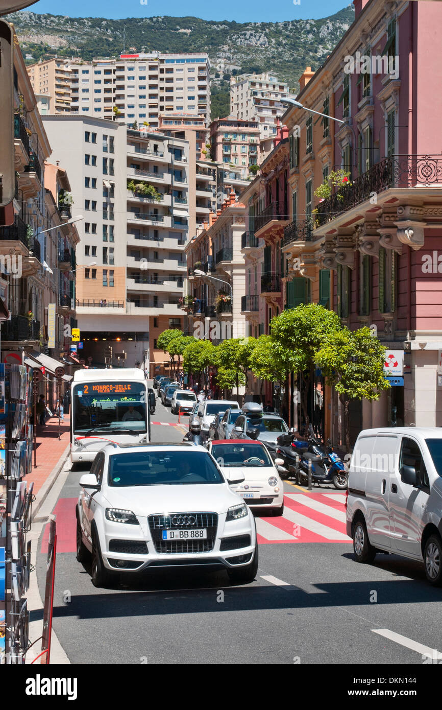 Strada transitabile nel centro cittadino di Monaco, sovrano città-stato, Riviera Francese, Europa occidentale. Foto Stock