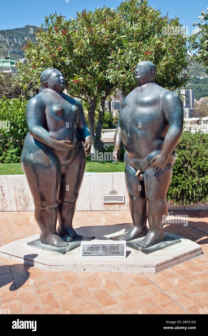 Scultura di due grandi gente nuda, Monaco, sovrano città-stato, Riviera  Francese, Europa occidentale Foto stock - Alamy