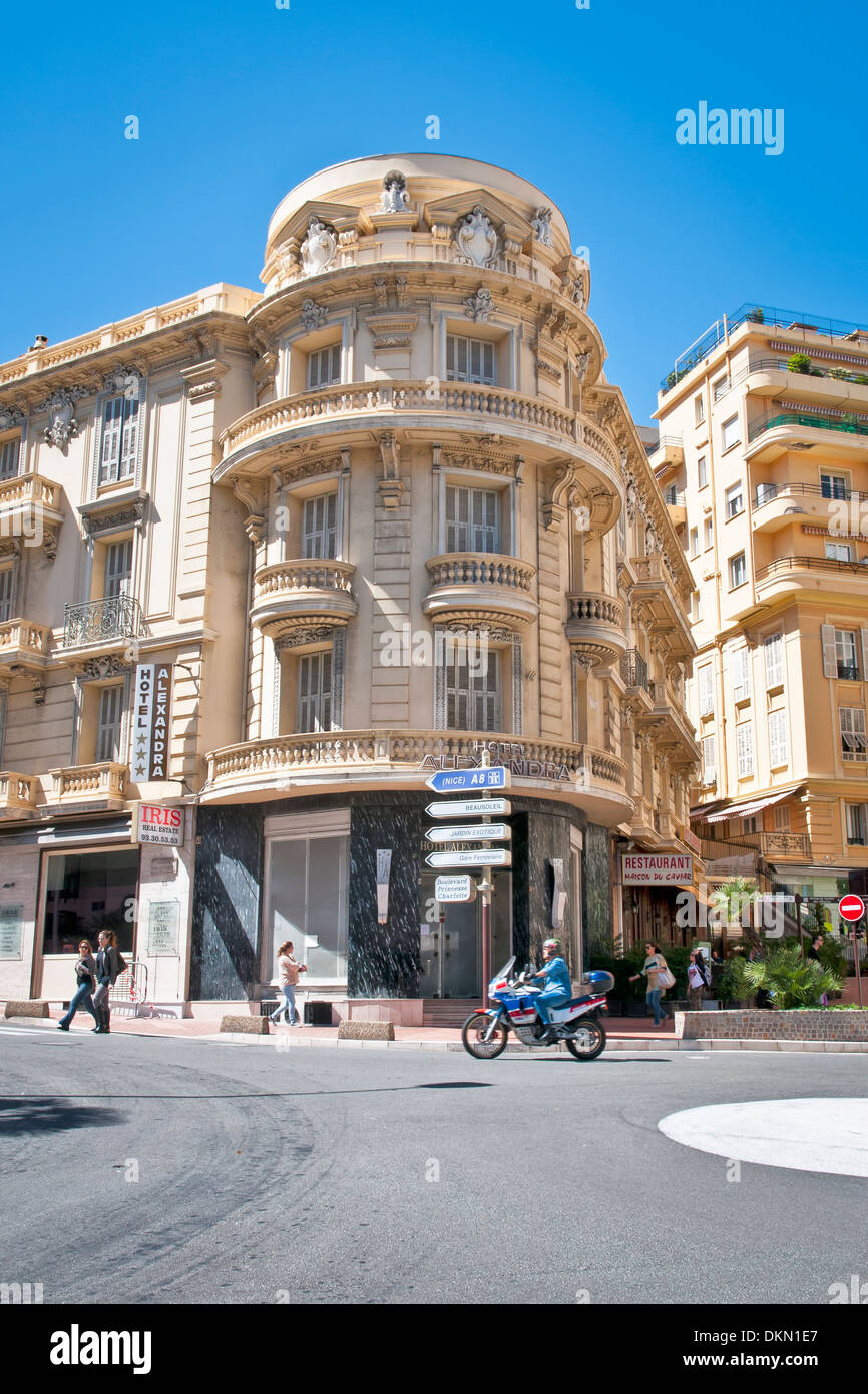 Storico affascinante edificio ad angolo, Monaco, sovrano città-stato, Riviera Francese, Europa occidentale. Foto Stock