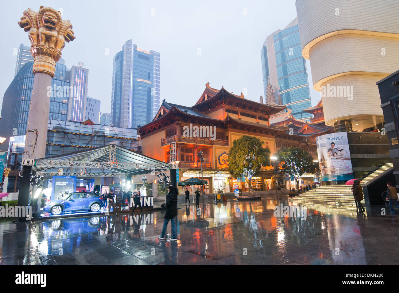 Buddista di tempio di Jing'an (Tempio di Pace e di tranquillità) sulla West Nanjing Road a Shanghai in Cina Foto Stock