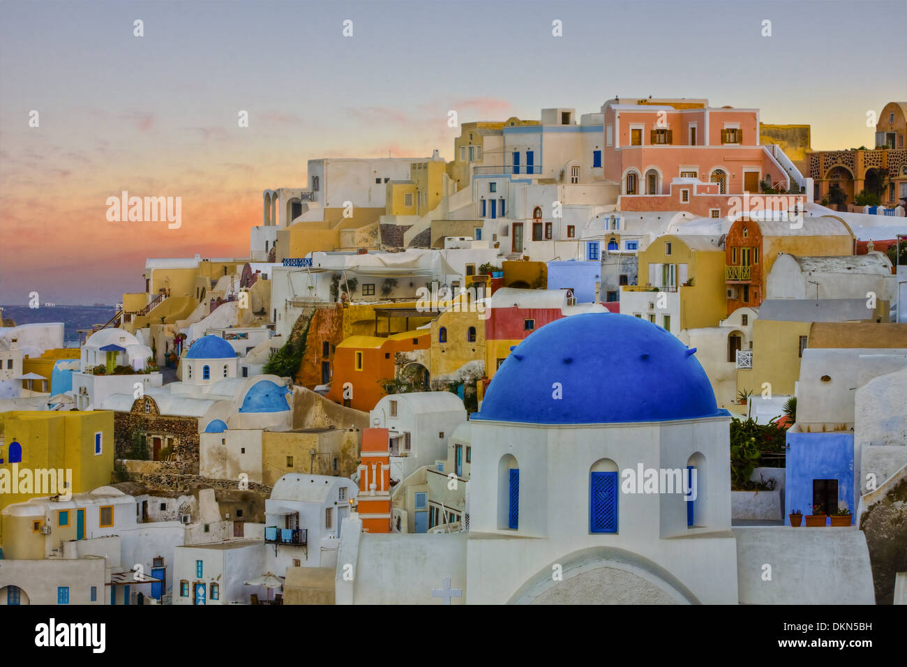 I colori di Oia - Santorini, un isola della Grecia, girare a pastelli nella tarda sera sun. Foto Stock