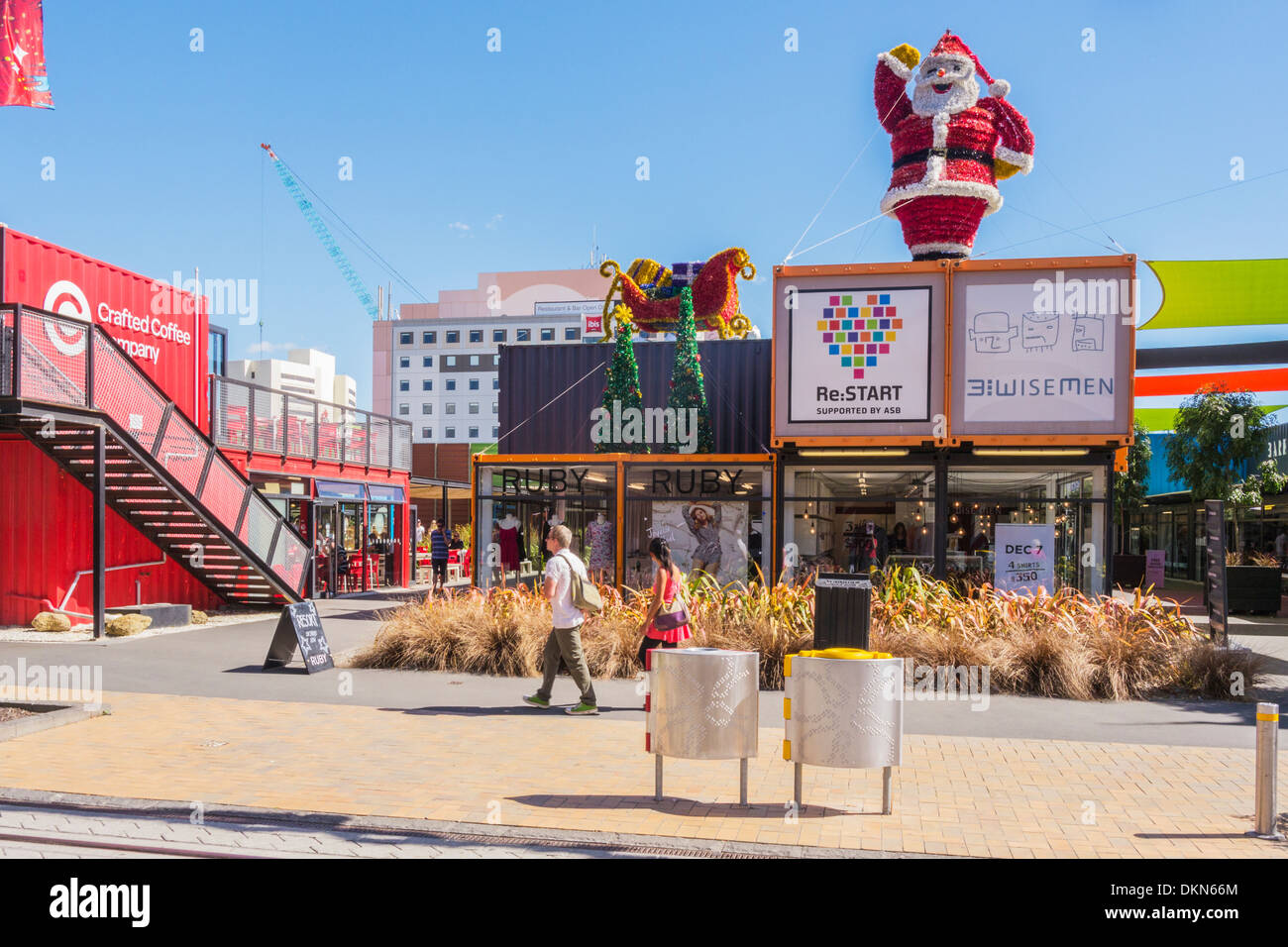 Contenitore Mall, a Christchurch, Nuova Zelanda, a Natale. Le decorazioni di Natale come il terremoto di Christchurch recovery... Foto Stock