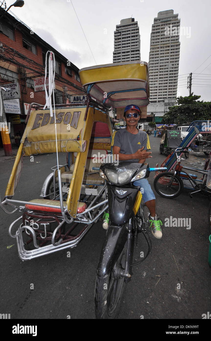 Manila, Filippine, un motociclo taxi con autista Foto Stock