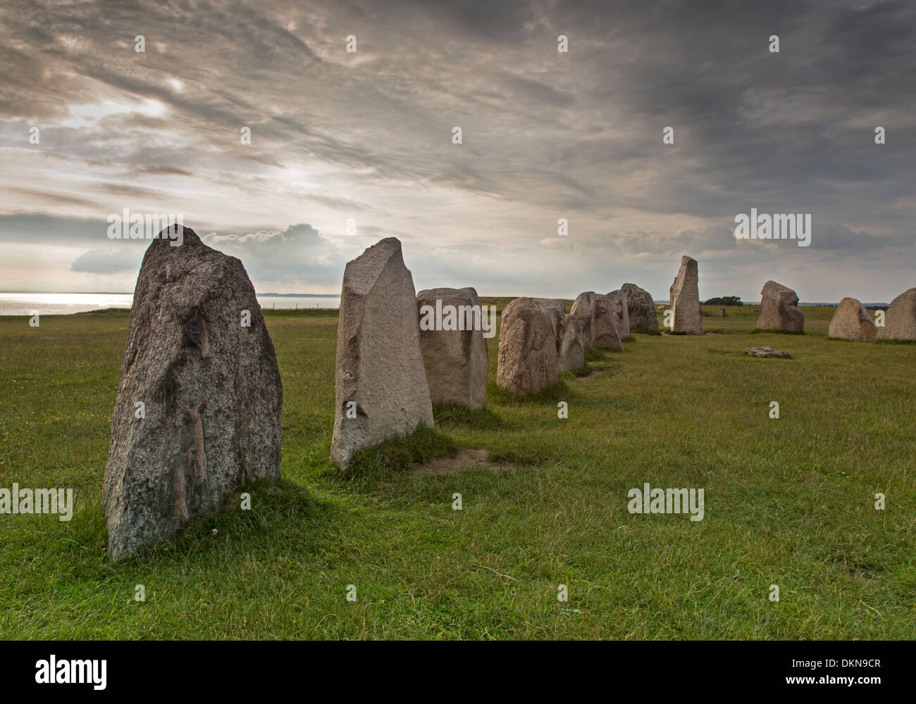 Impostazione di pietra Ales Stenar, Schonen, Svezia, Europa Foto Stock