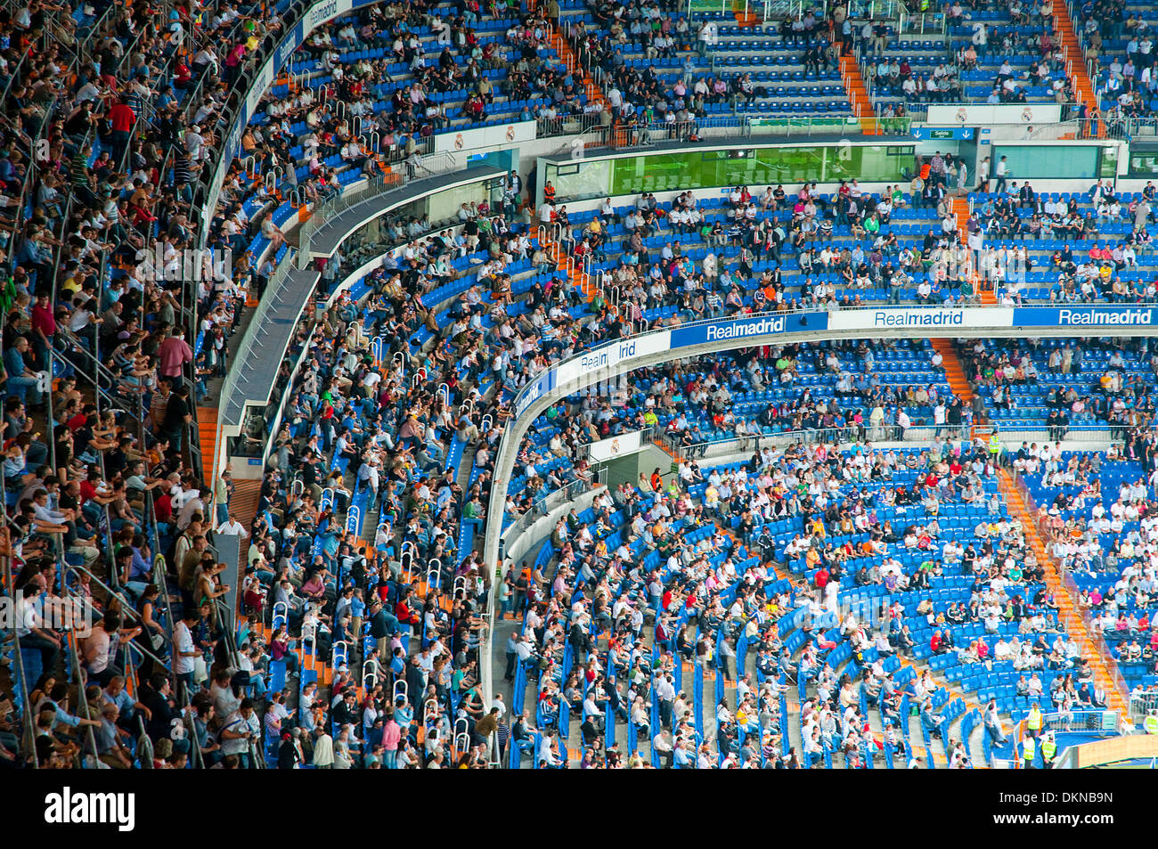 La tribuna dello stadio Santiago Bernabeu durante una partita di calcio. Madrid, Spagna. Foto Stock