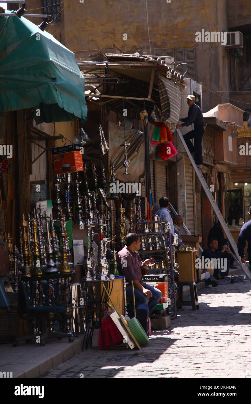 Shisha store @Al Moaz Strada nella vecchia zona del Cairo Foto Stock