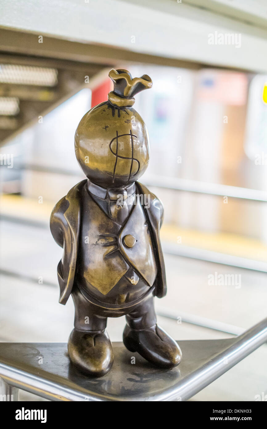 Tom Otterness vita metropolitana statue di bronzo nel XIV e VIII Street stazioni metro. Foto Stock