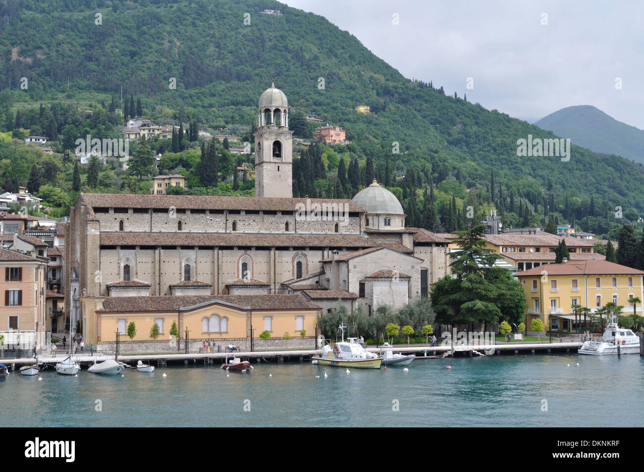 Il Duomo di Santa Maria Annunziata in Salo, sulla riva del lago di Garda Foto Stock