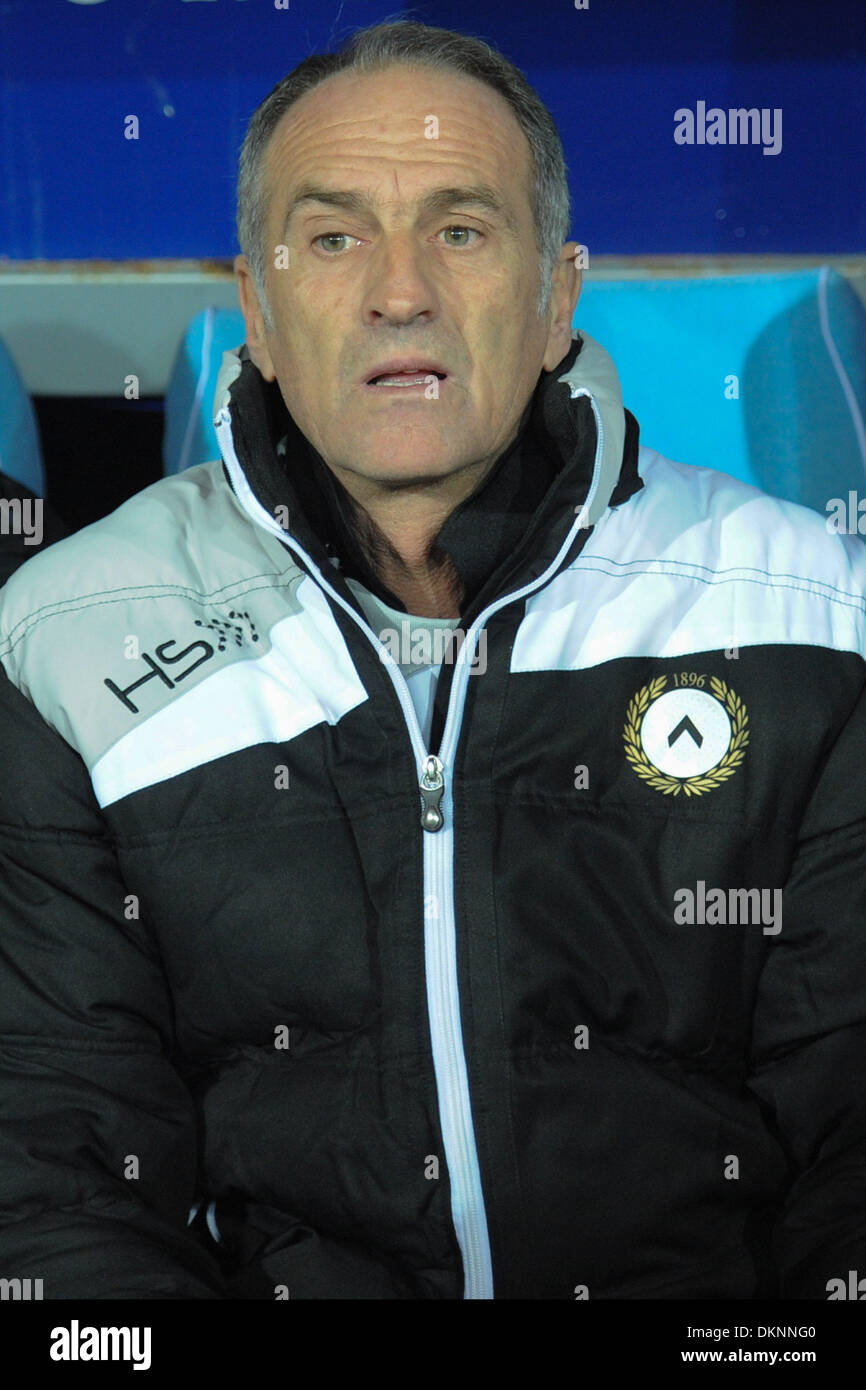 7 dicembre, 2013 - Francesco Guidolin allenatore di Udinese durante la  Serie A match tra SSC Napoli e Udinese allo Stadio San Paolo il  DecemberÃƒÂ¢Ã'?Ã'? 7, 2013 a Napoli, Italia. Foto: Franco