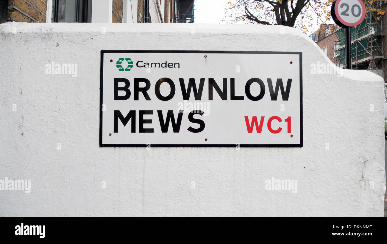 Brownlow Mews strada segno Camden London WC2 KATHY DEWITT Foto Stock