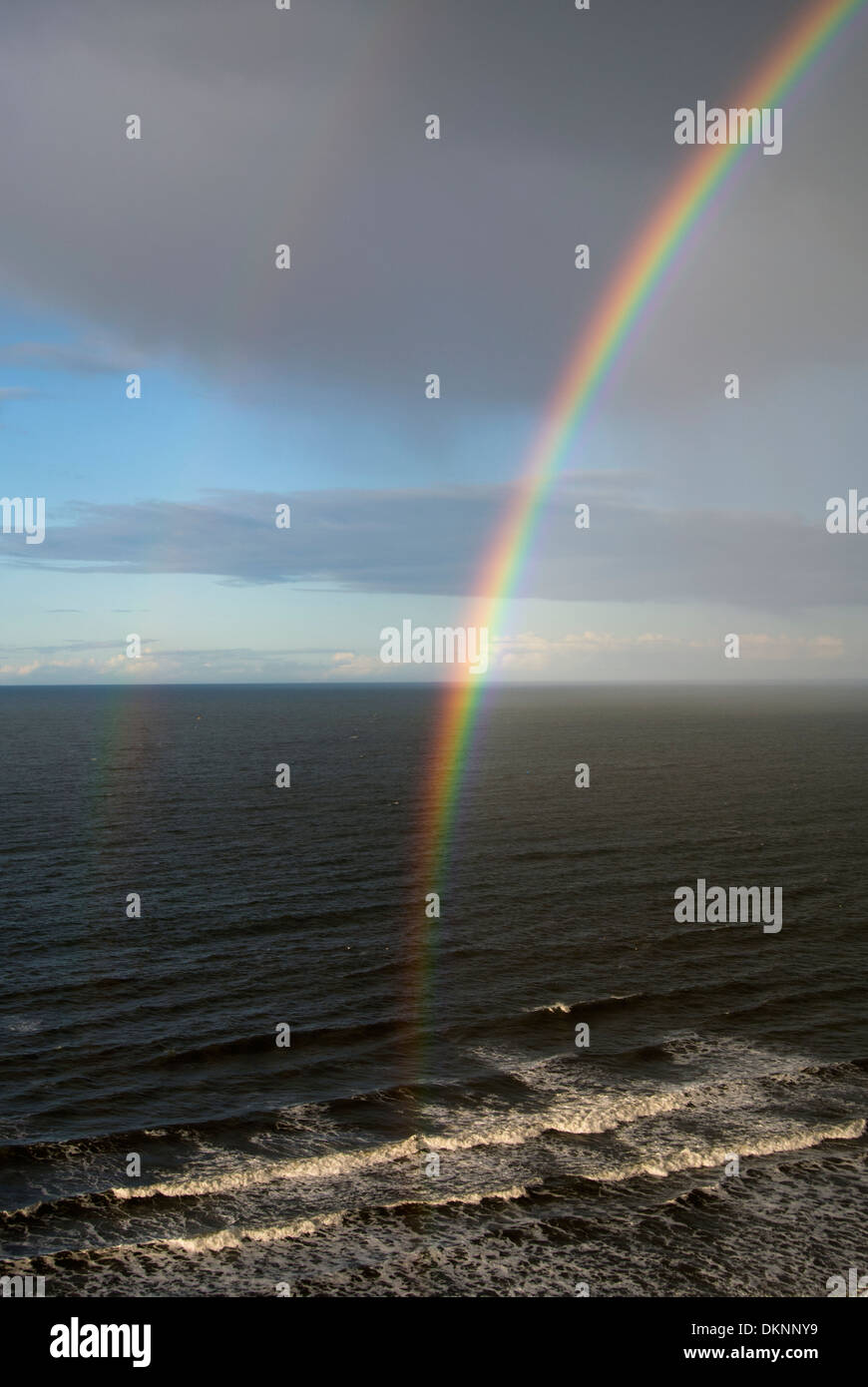 Rainbow sul mare Foto Stock