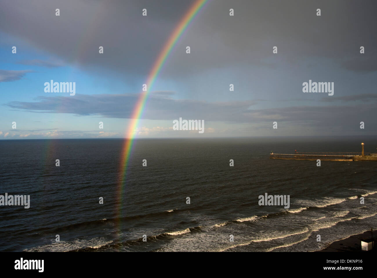 Rainbow sul mare Foto Stock