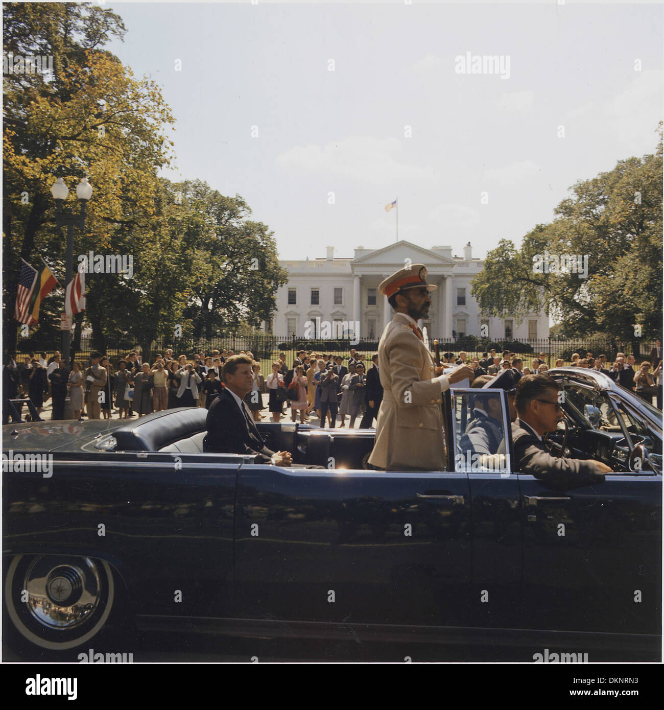 Una parata dalla Union Station a Blair House, in onore dell'imperatore Haile Selassié d'Etiopia durante la sua visita negli Stati Uniti. L'evento, cui hanno partecipato il presidente John F. Kennedy e altri dignitari, ha celebrato la leadership etiope e i legami internazionali. Foto Stock