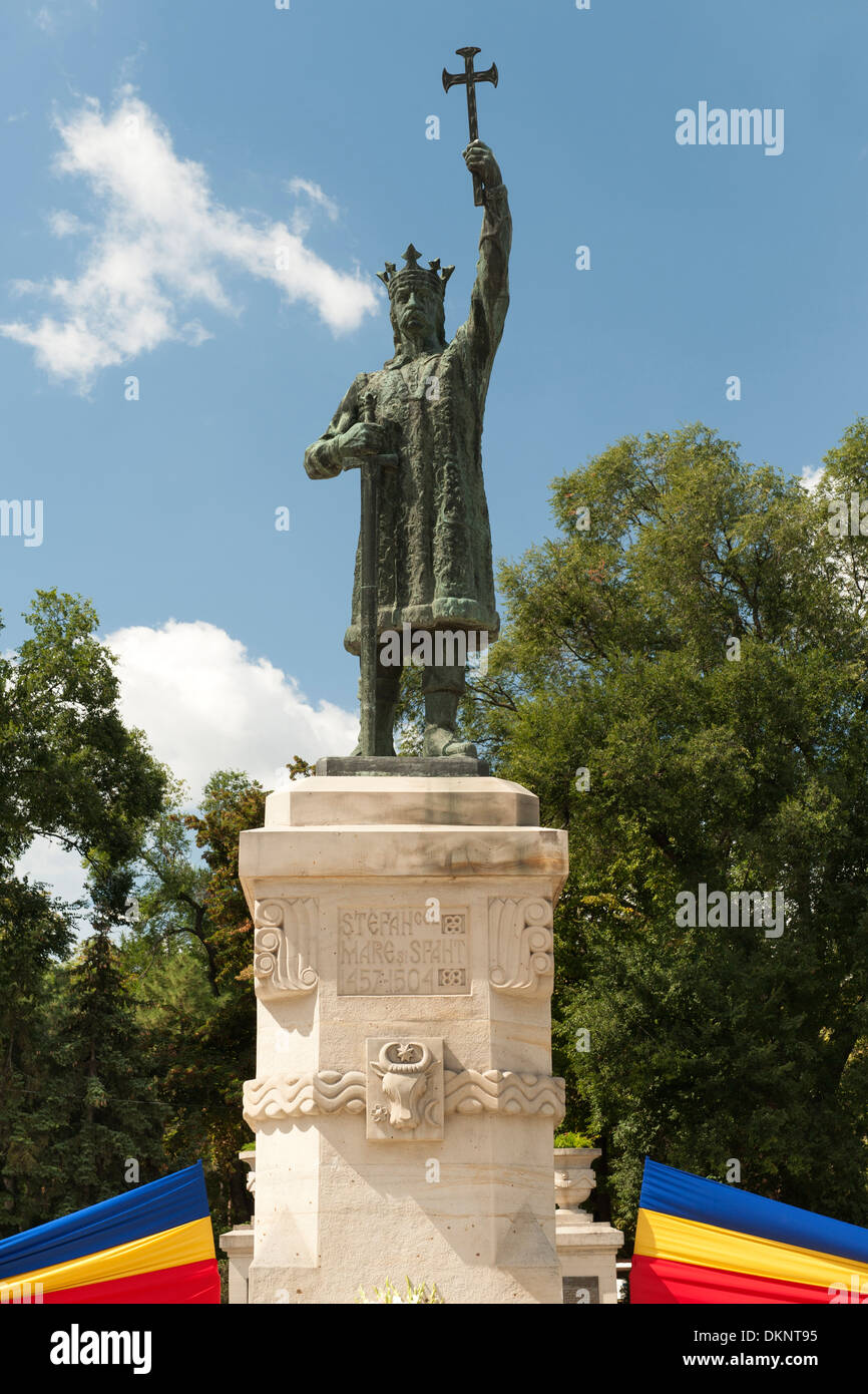 Statua di San Stefano III di Moldavia (aka Stefan il grande o Ștefan cel Mare in rumeno) a Chisinau, capitale della Moldavia. Foto Stock