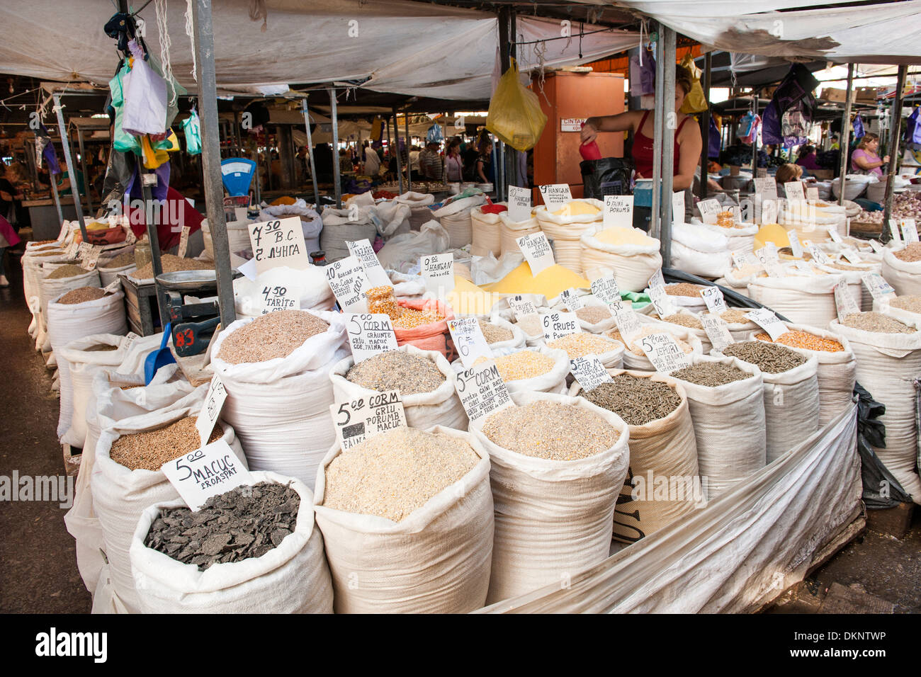 Il grano per la vendita nel mercato in Chisinau, la capitale della Moldova in Europa Orientale. Foto Stock