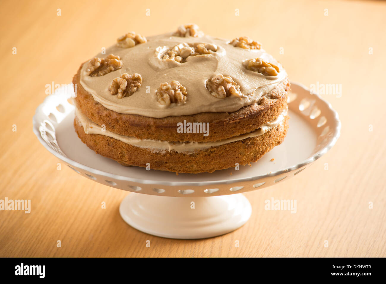 Presentato splendidamente caffè e torta alle noci Foto Stock