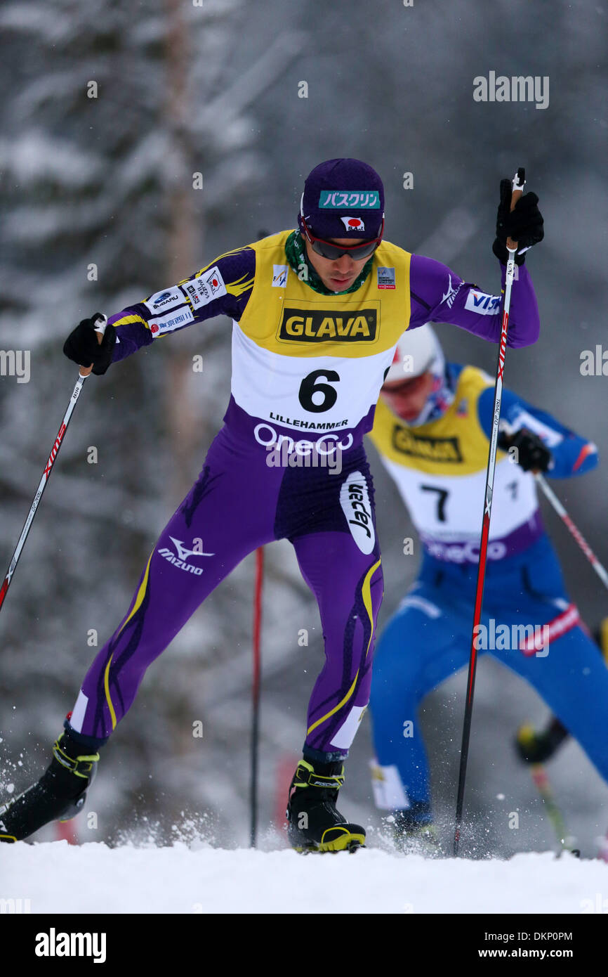 Birkebeineren Ski Stadium, Lillehammer, Norvegia. L'8 dicembre, 2013. Akito Watabe (JPN), 8 Dicembre 2013 - Combinata Nordica : FIS Coppa del Mondo della combinazione nordica sci 10km Cross-country a Birkebeineren Ski Stadium, Lillehammer, Norvegia. Credito: Jun Tsukida AFLO/sport/Alamy Live News Foto Stock