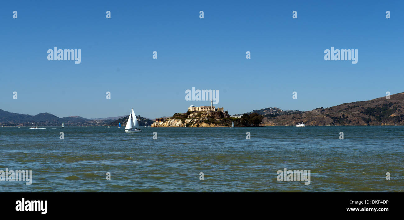 Isola di Alcatraz è una piccola isola che si trova nel centro della Baia di San Francisco in California Foto Stock