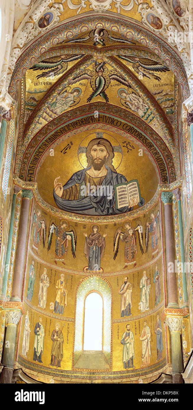 Mosaico di Cristo Pantocrator (XII secolo), Cefalu Cathedral, Cefalu, Sicilia, Italia Foto Stock