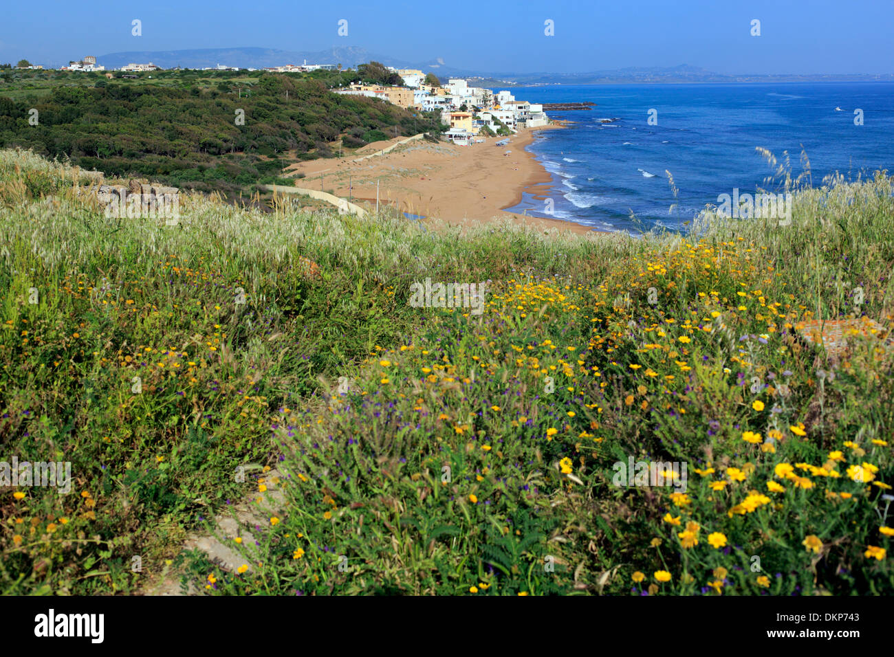 Vista del mare dall'acropoli di Selinunte, Sicilia, Italia Foto Stock