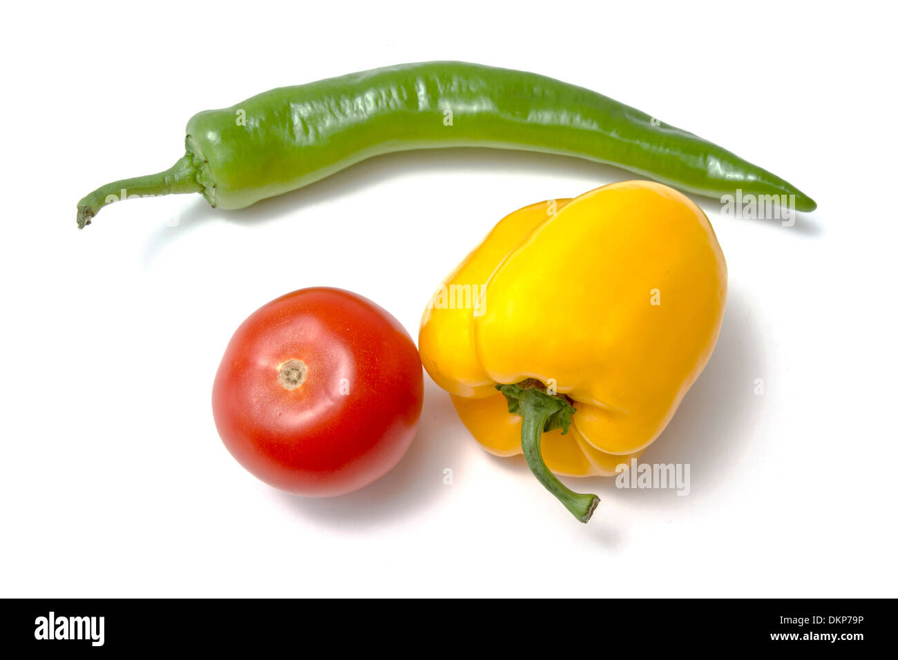 Pomodoro e pepe closeup su sfondo bianco Foto Stock