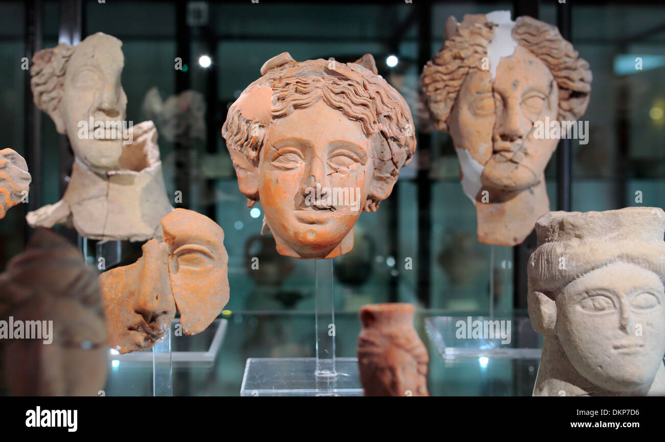 Il Greco antico maschere, Museo Archeologico, Agrigento, Sicilia, Italia Foto Stock
