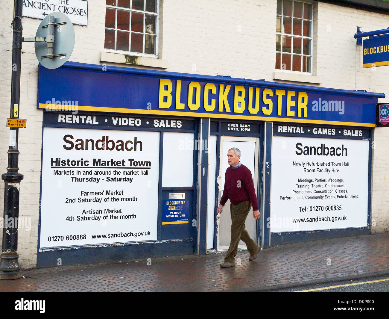 La chiusura negozio Blockbuster in Sandbach, ora utilizzato per promuovere Sandbach storica città mercato, CHESHIRE REGNO UNITO Foto Stock