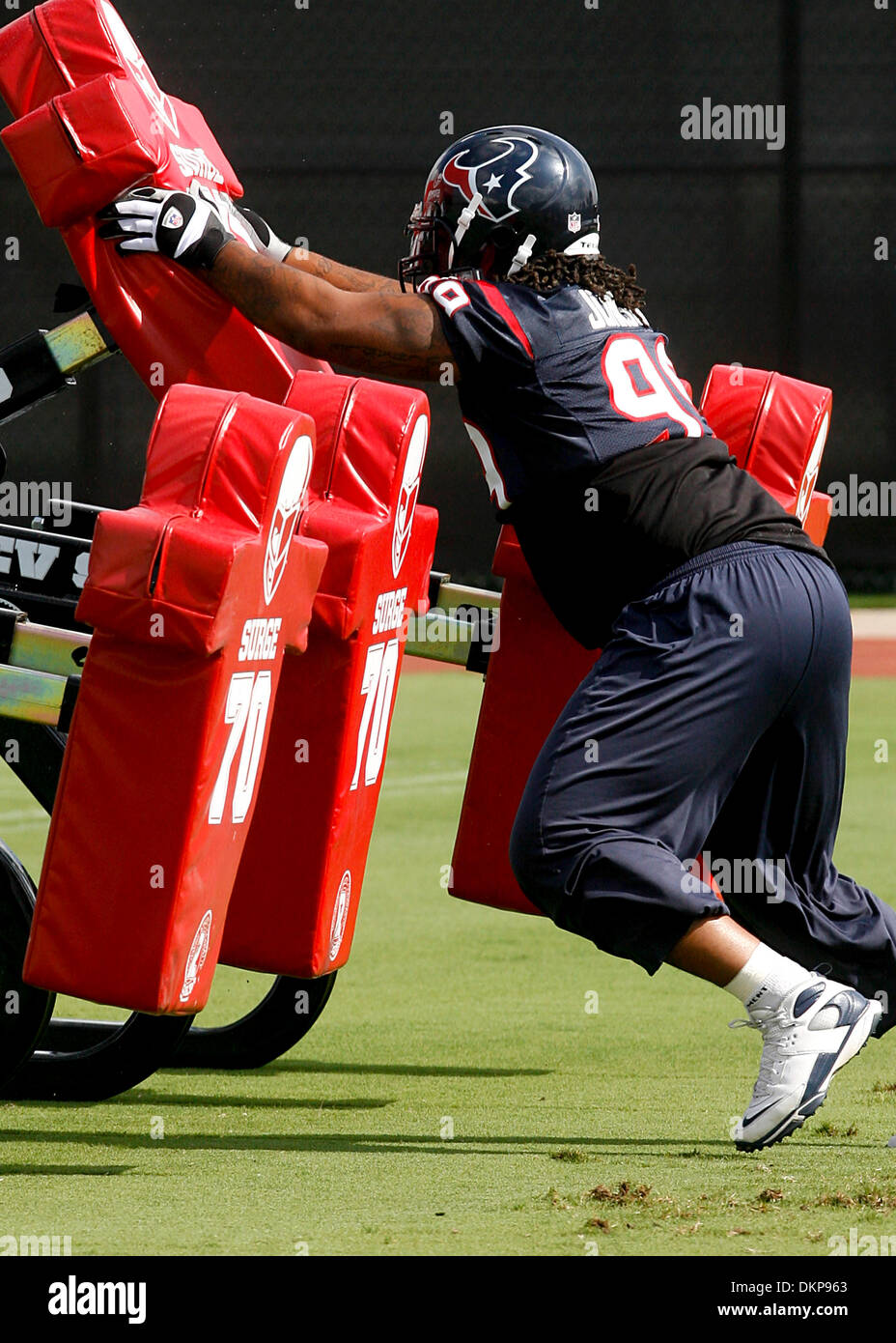 Giugno 15, 2009 - Houston, Texas, Stati Uniti - 15 Giugno 2009: Texans Travis Johnson funziona con la Houston Texans durante il team di mini camp tenuto presso il Methodist Training Facility. (Credito Immagine: © Southcreek globale/ZUMApress.com) Foto Stock