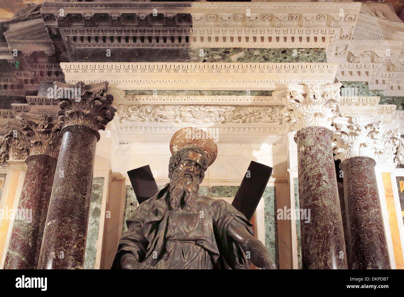 La scultura di San Andrea nella cripta della cattedrale, Amalfi, Campania, Italia Foto Stock