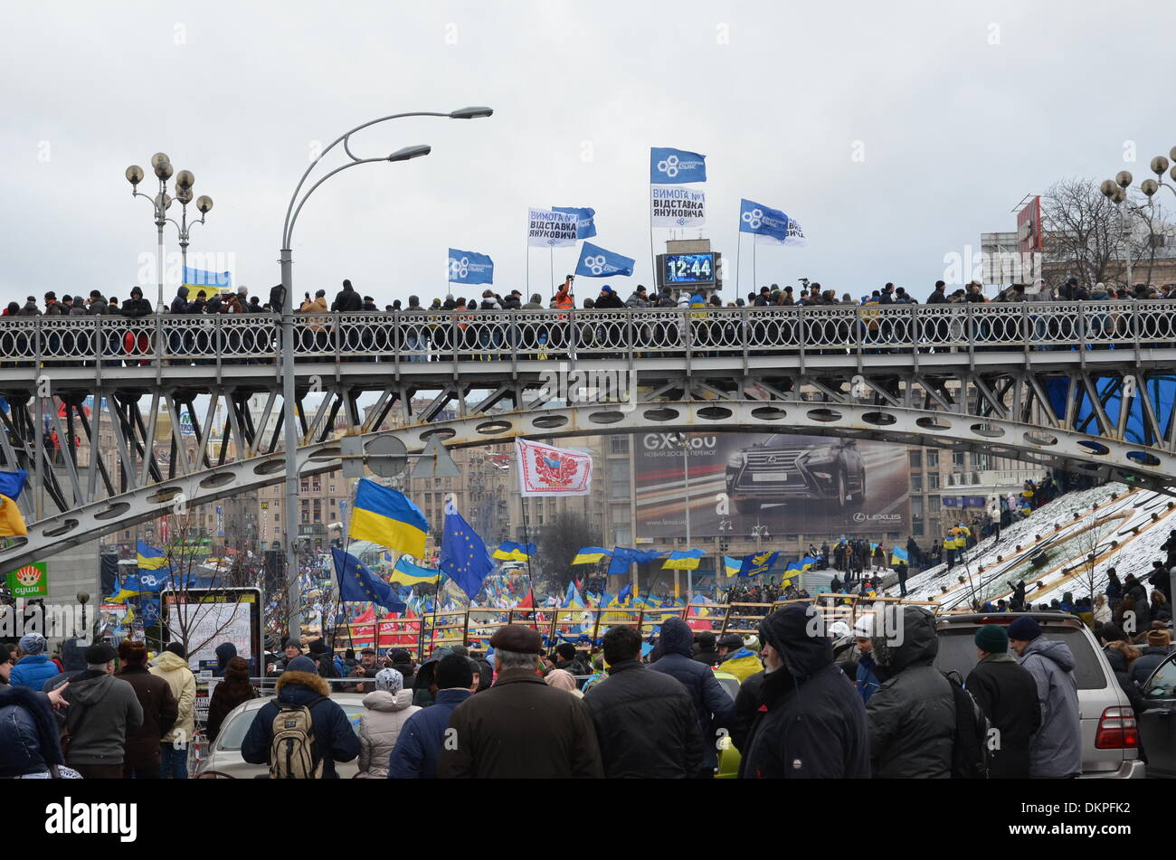 Kiev, Ucraina. L'8 dicembre, 2013. Continua la protesta di massa nella capitale ucraina Credito: OlegMit/Alamy Live News Foto Stock