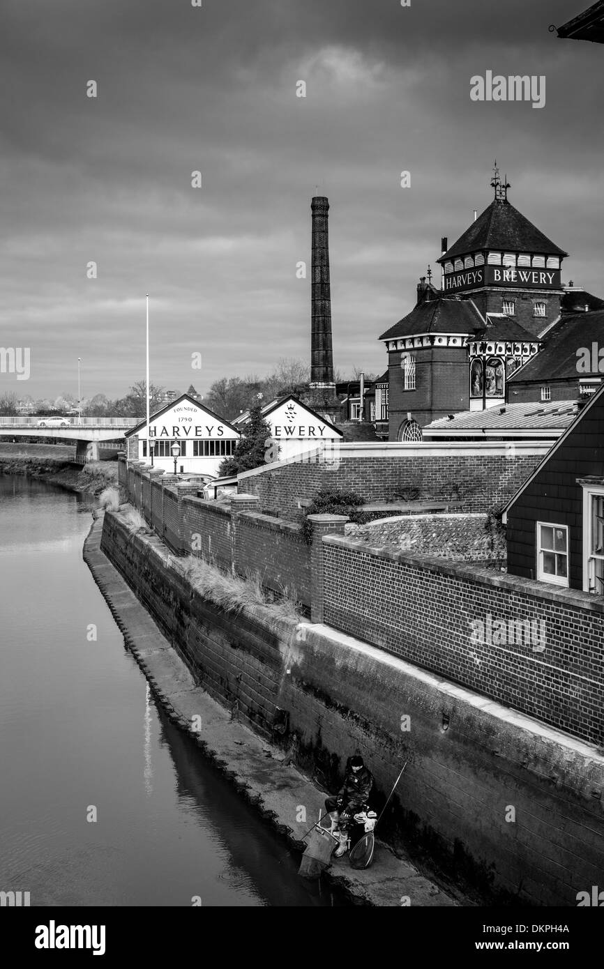 Harveys birreria e il fiume Ouse, Lewes, Sussex, Inghilterra Foto Stock