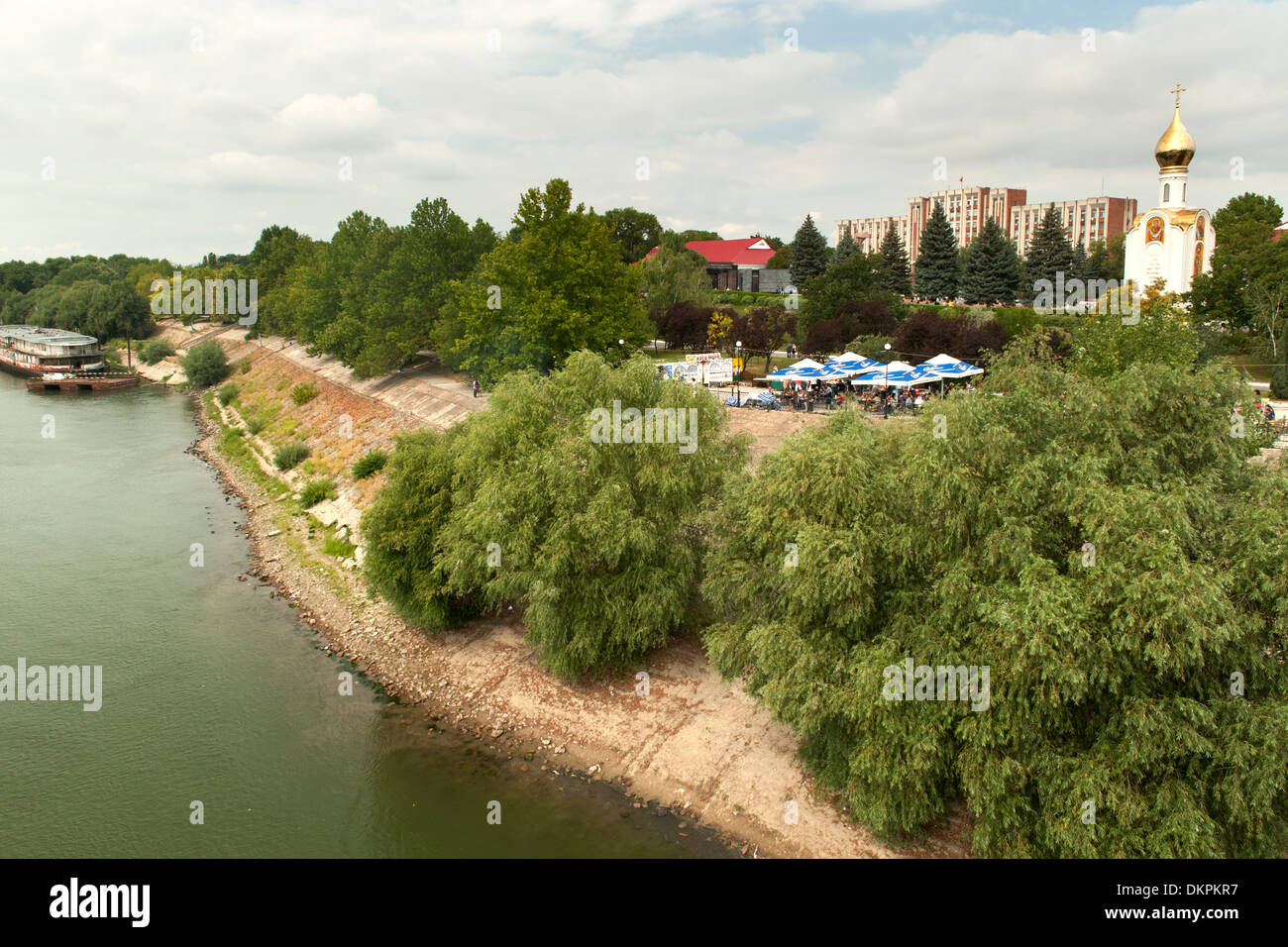 Il fiume Dniester in Tiraspol, la capitale della Transnistria. Foto Stock