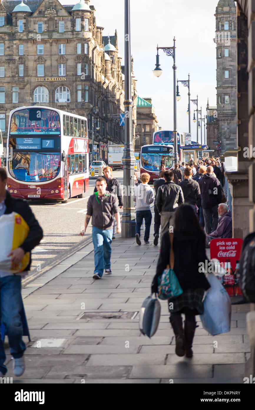 North Bridge, Edimburgo, Scozia verso sud. Foto Stock