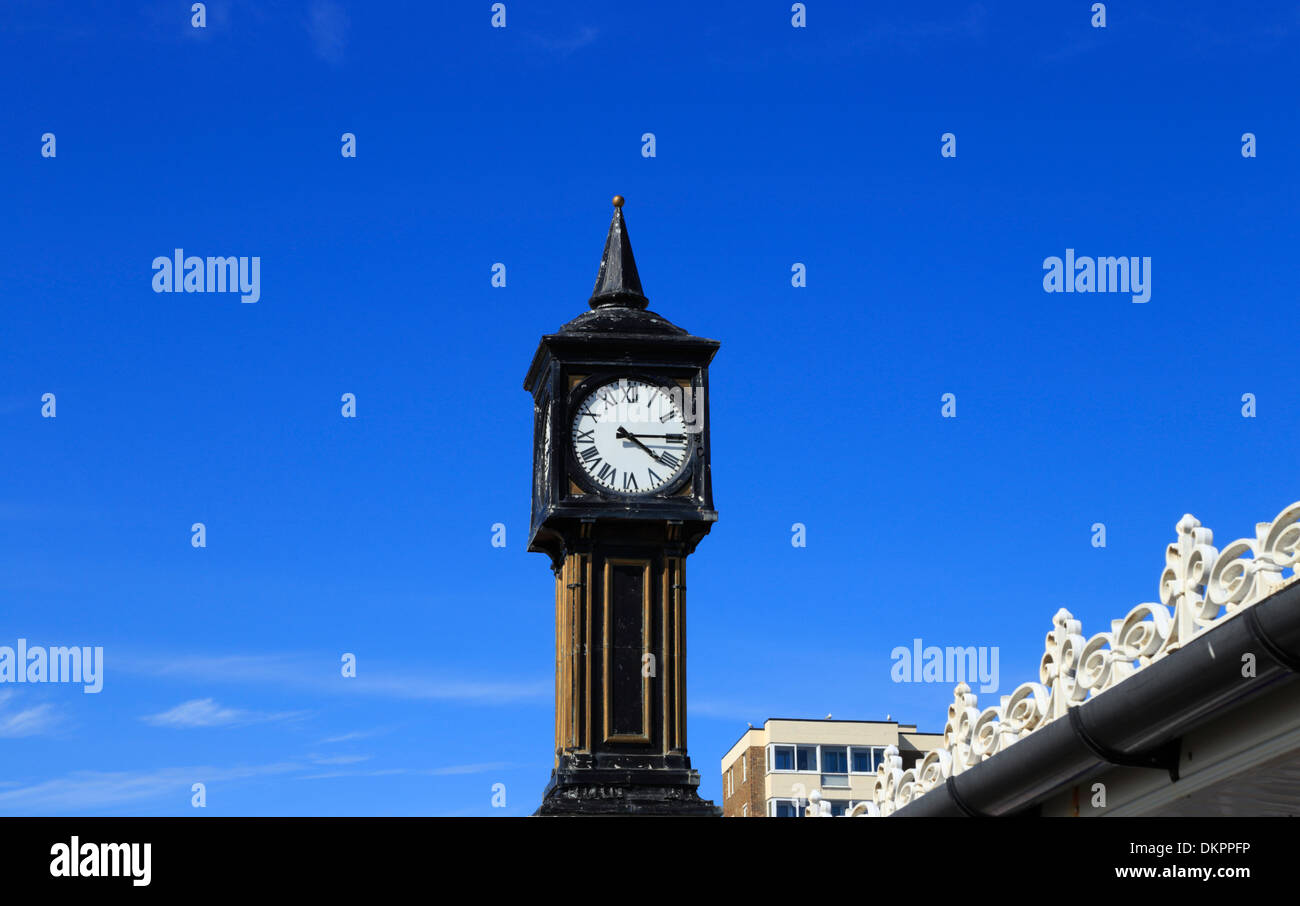 Orologio sul molo di Brighton, Brighton East Sussex, Regno Unito. Foto Stock